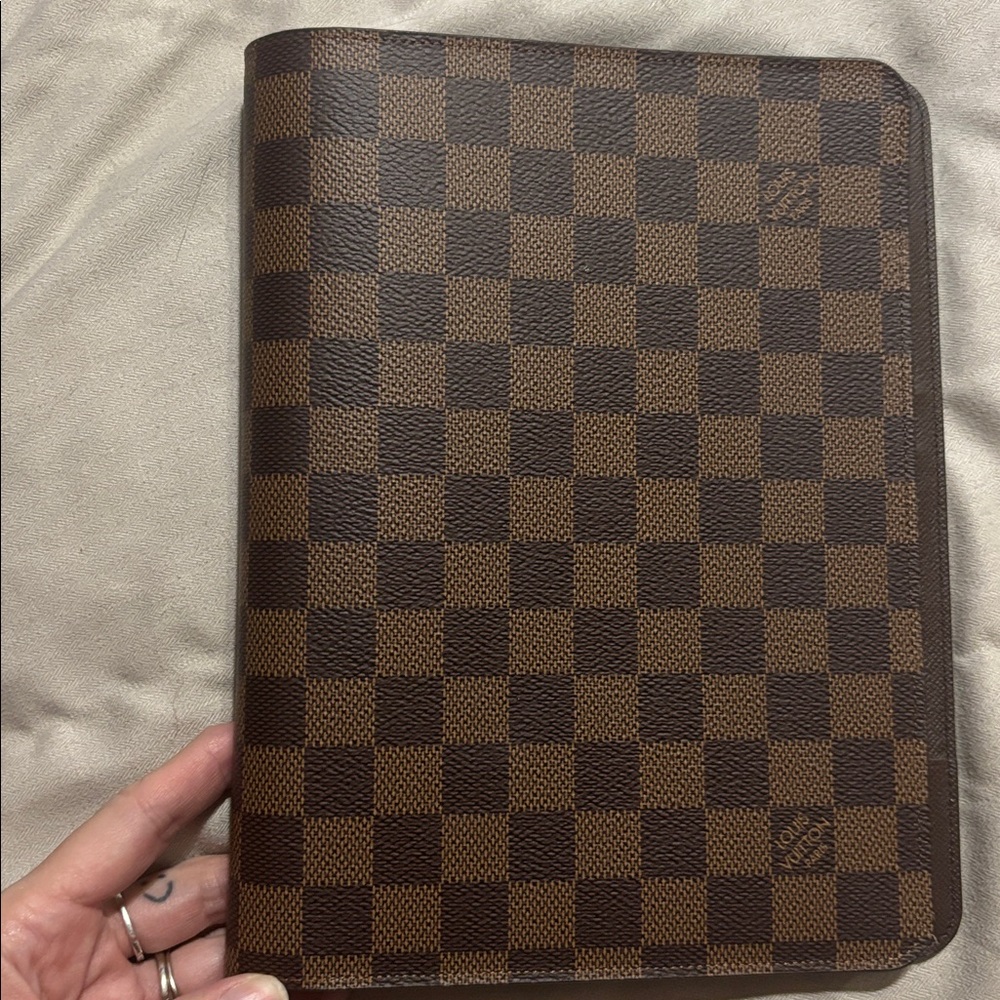 Authentic Louis Vuitton Desk Agenda - Picture 9 of 10